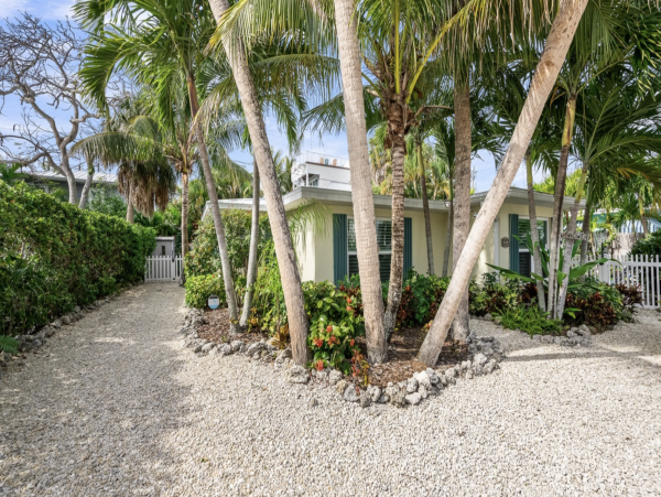 Holmes Beach Vacation Home with Pool 4 houses to beach